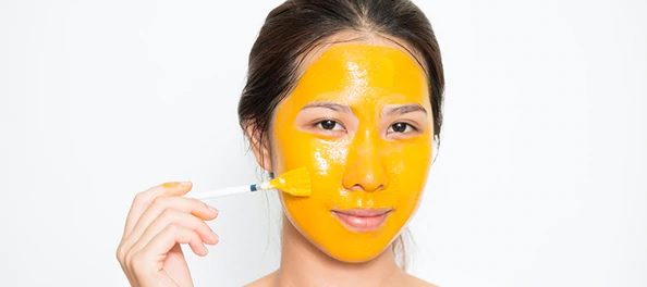 mascarilla de curcuma para aclarar la piel